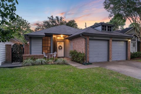 Photo of 7764 Park Falls Drive, Houston, TX 77095 (MLS # 90774952)