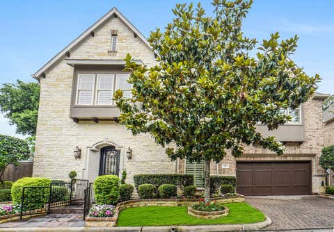 Homes For Sale - 18 Windsor Court<br/> Houston, TX 77055