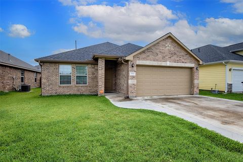 Photo of 526 N 2nd Street, La Porte, TX 77571 (MLS # 20235010)