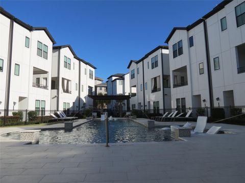 Photo of 2802 Grand Fountains Drive #E, Houston, TX 77054 (MLS # 31310114)