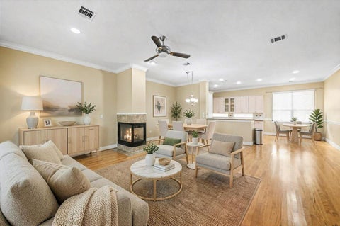 Townhouse For Sale - 2604 Chenevert Street<br/> Houston, TX 77004