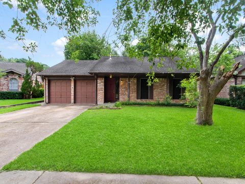 Photo of 16334 Hollow Wood Drive, Houston, TX 77090 (MLS # 77045501) Photo of 16334 Hollow Wood Drive, Houston, TX 77090 (MLS # 77045501)