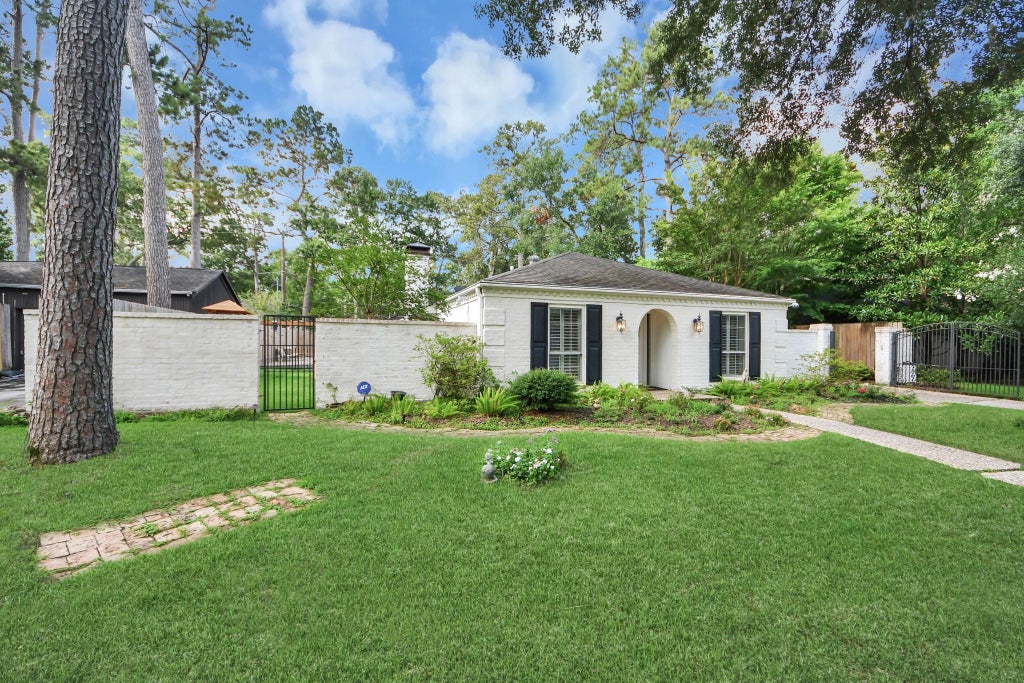 Photo of 10115 Holly Springs Drive, Houston, TX 77042 (MLS # 94931524)