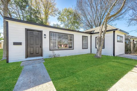 Tiny photo for 1706 12th Street, Houston, TX 77547 (MLS # 78754704)