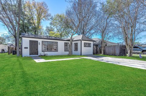 Tiny photo for 1706 12th Street, Houston, TX 77547 (MLS # 78754704)