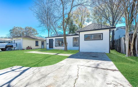 Tiny photo for 1706 12th Street, Houston, TX 77547 (MLS # 78754704)