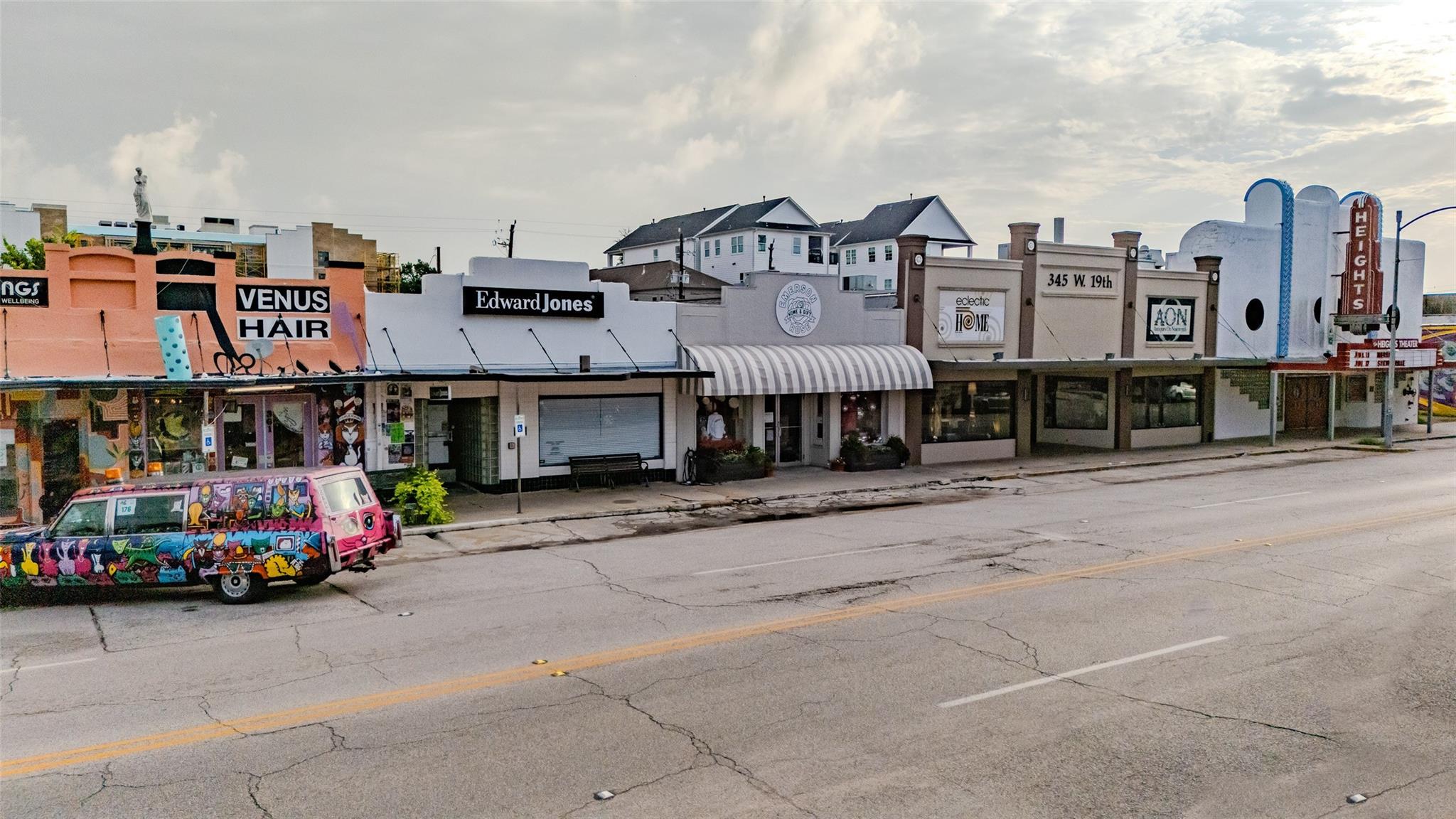 Houston, Texas 77008, United States, 3 Bedrooms Bedrooms, ,4 BathroomsBathrooms,Residential,Active,211216