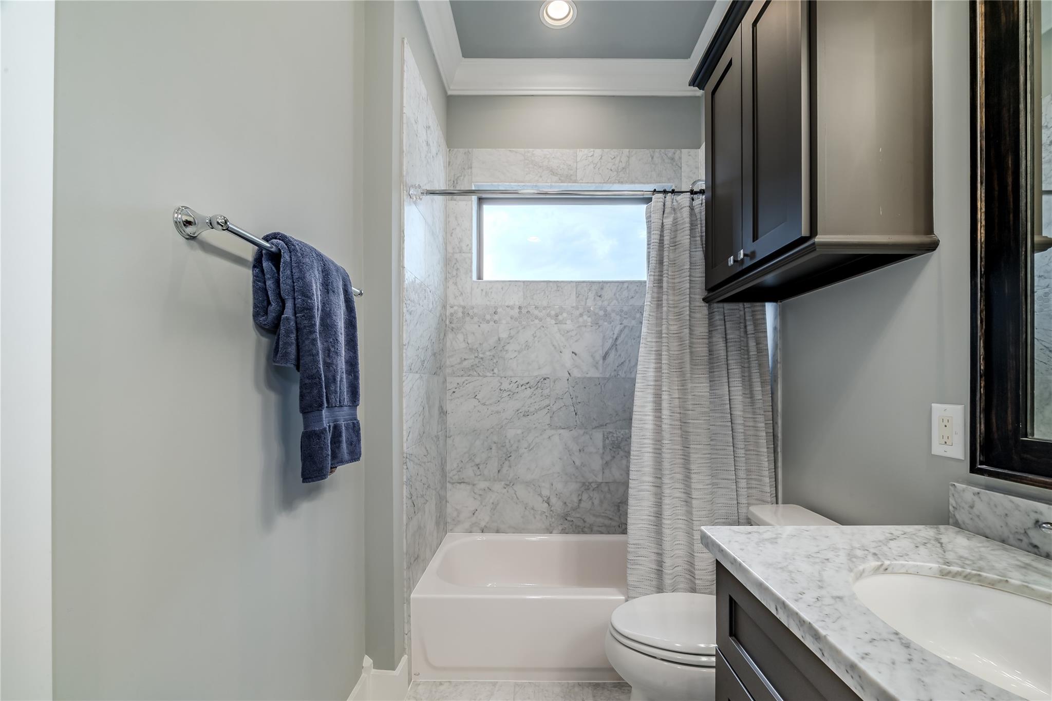 Houston, Texas 77008, United States, 3 Bedrooms Bedrooms, ,4 BathroomsBathrooms,Residential,Active,211216