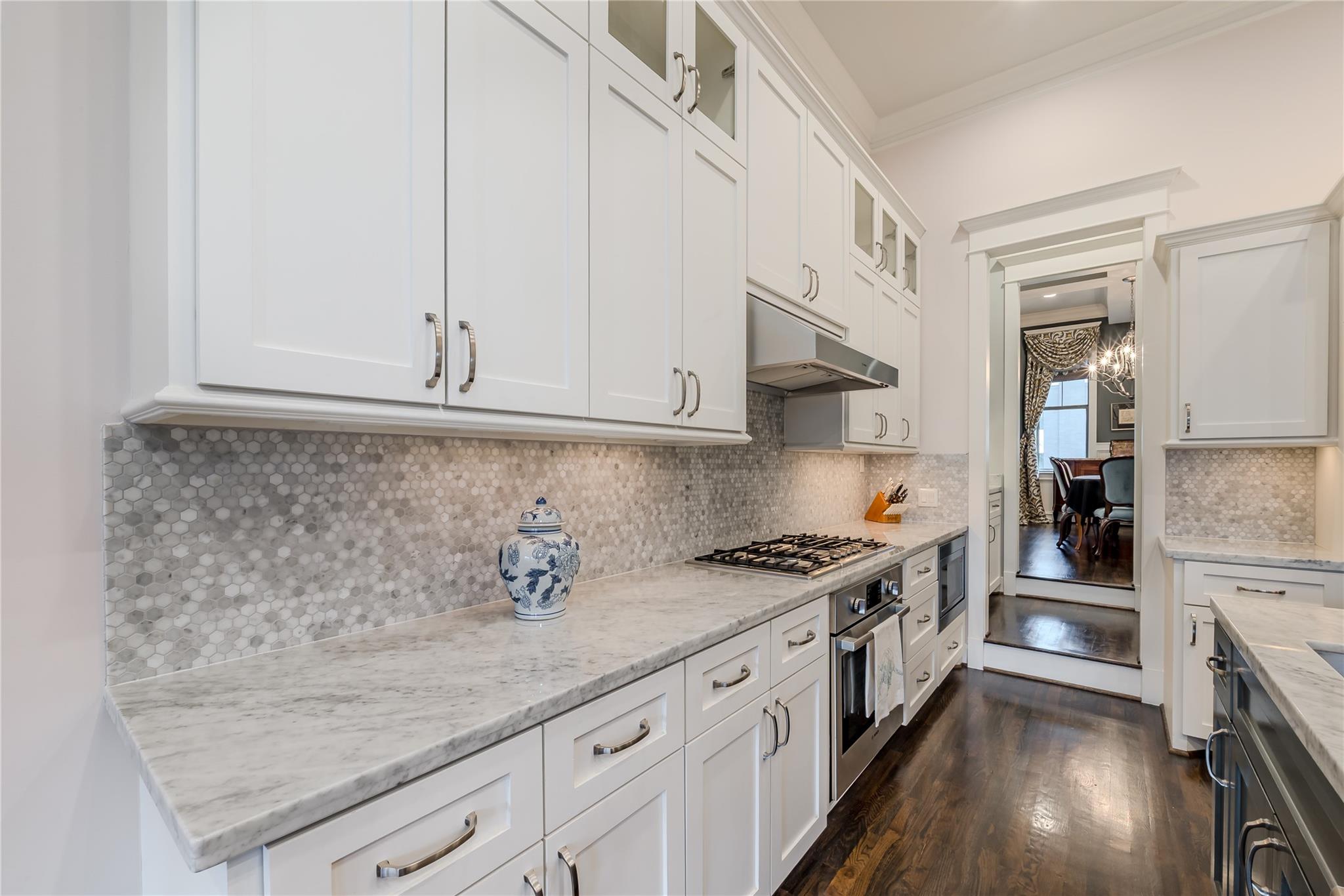 Houston, Texas 77008, United States, 3 Bedrooms Bedrooms, ,4 BathroomsBathrooms,Residential,Active,211216