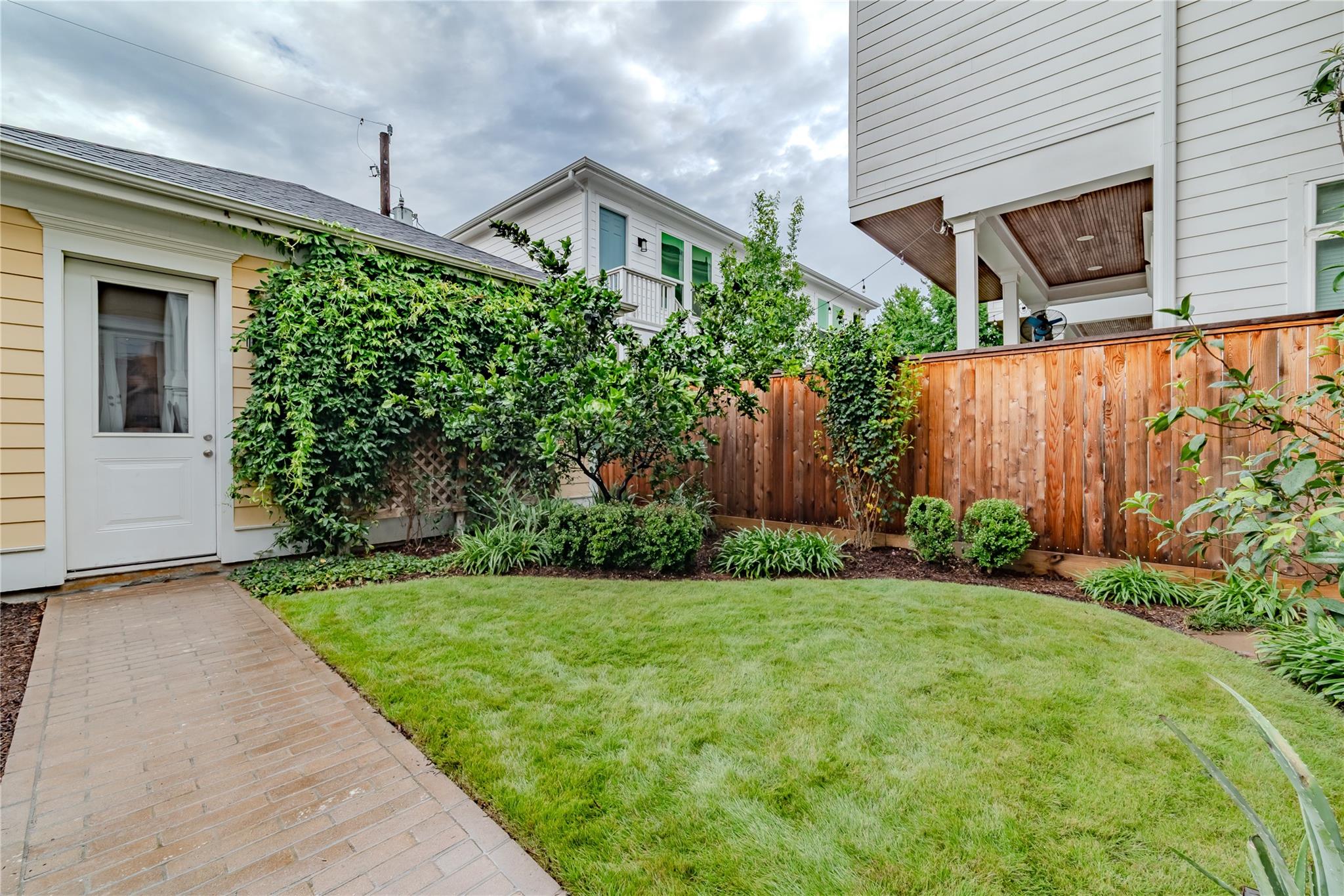 Houston, Texas 77008, United States, 3 Bedrooms Bedrooms, ,4 BathroomsBathrooms,Residential,Active,211216