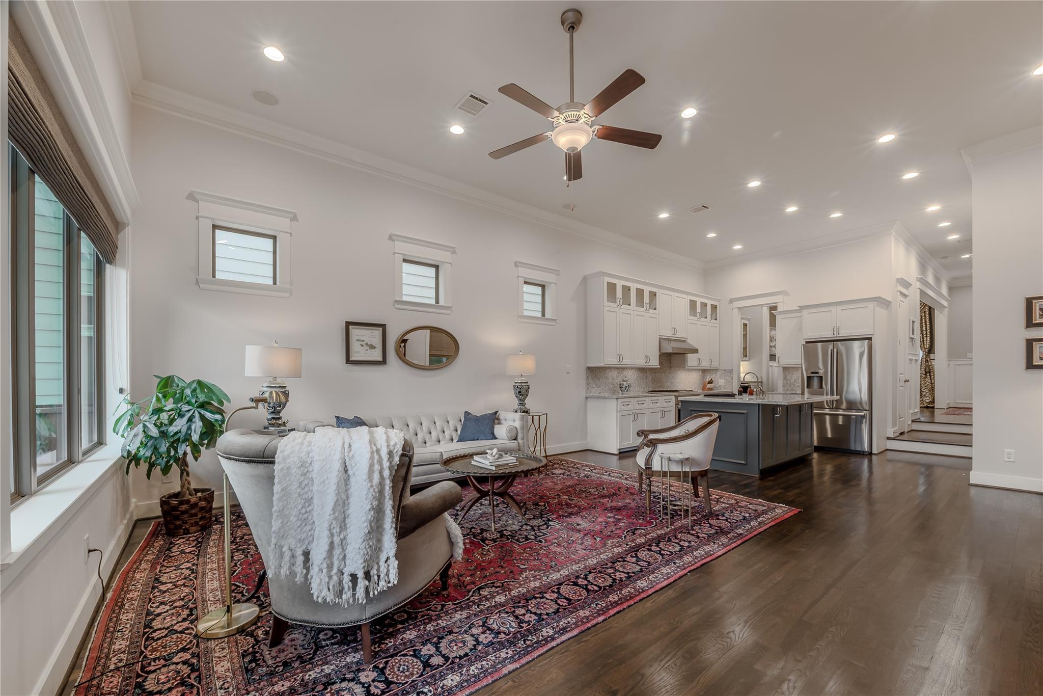 Houston, Texas 77008, United States, 3 Bedrooms Bedrooms, ,4 BathroomsBathrooms,Residential,Active,211216