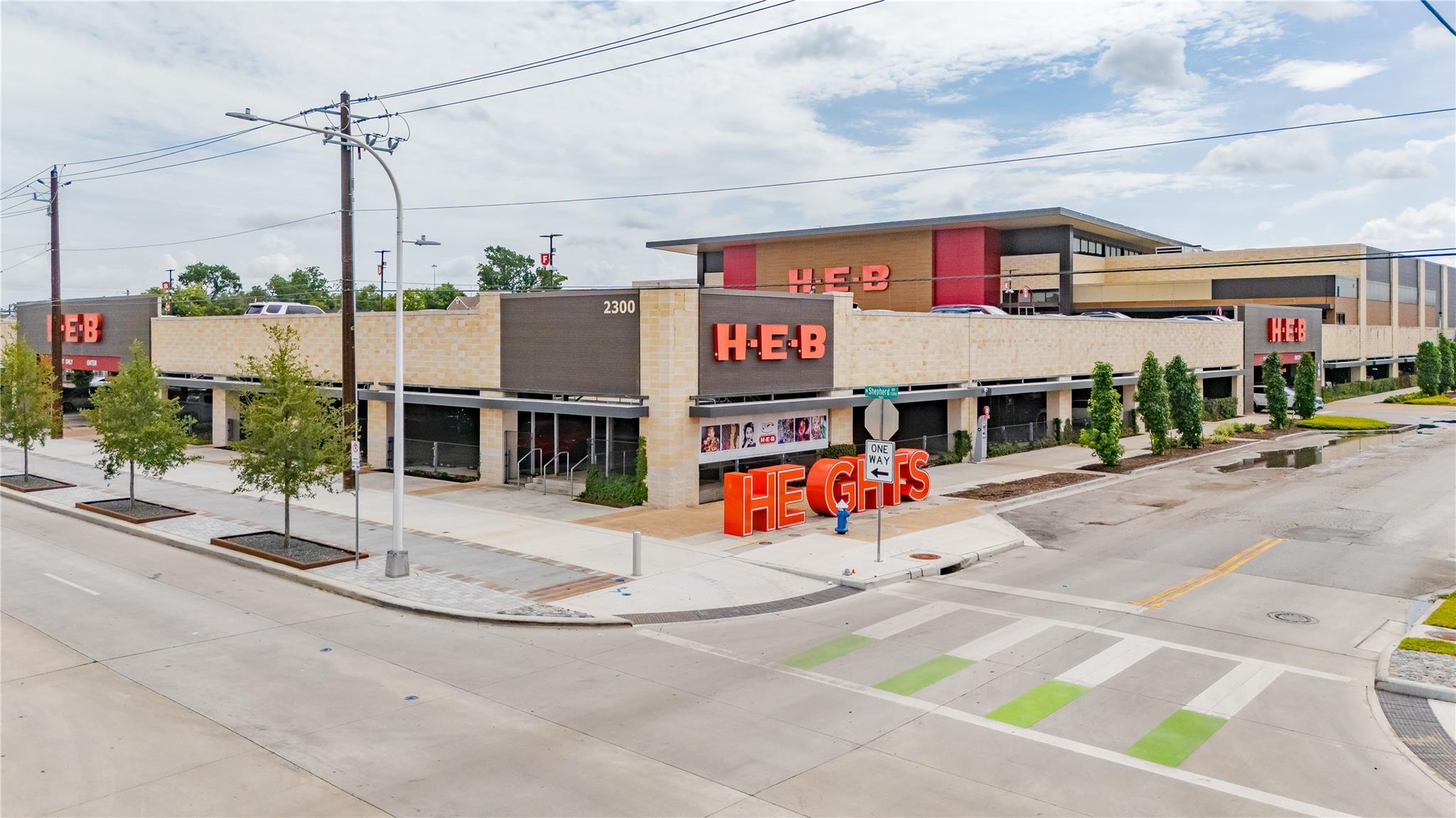 Houston, Texas 77008, United States, 3 Bedrooms Bedrooms, ,4 BathroomsBathrooms,Residential,Active,211216