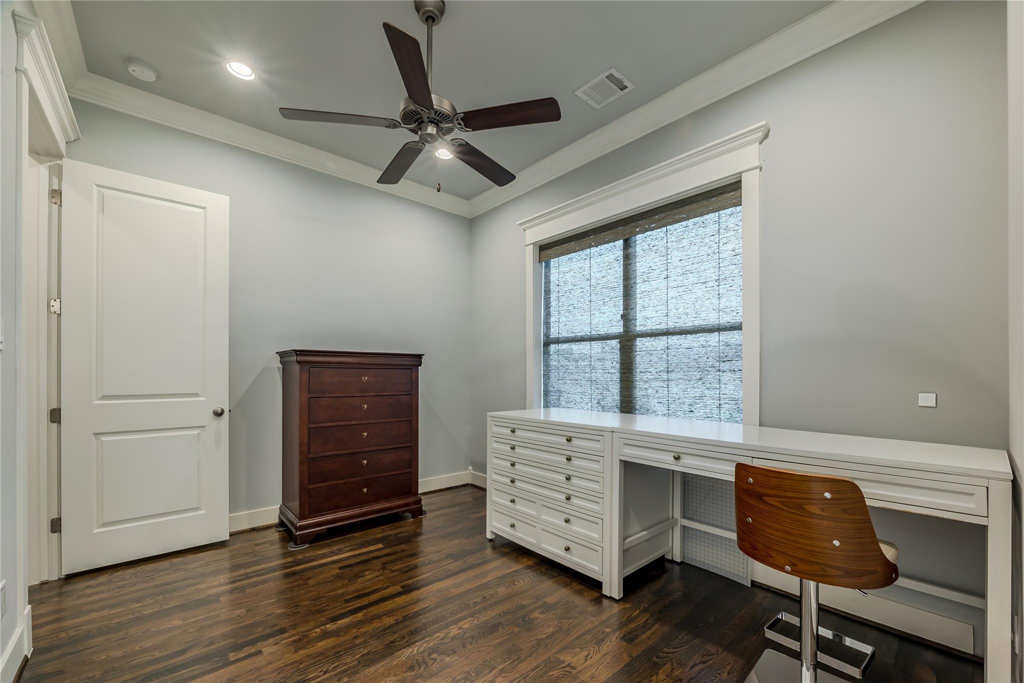 Houston, Texas 77008, United States, 3 Bedrooms Bedrooms, ,4 BathroomsBathrooms,Residential,Active,211216