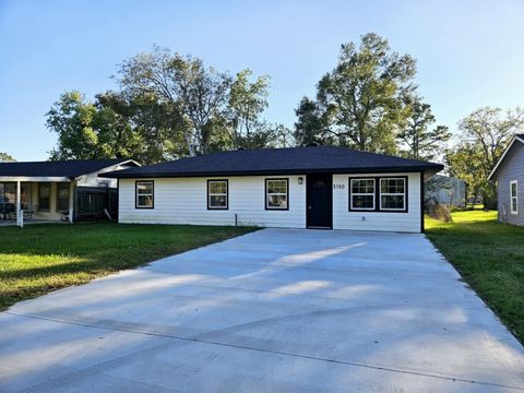 Photo of 5190 Parkview Drive, Beaumont, TX 77705 (MLS # 97283238)