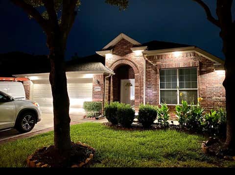 Homes For Sale - 6826 Chester Oak Drive<br/> Houston, TX 77083