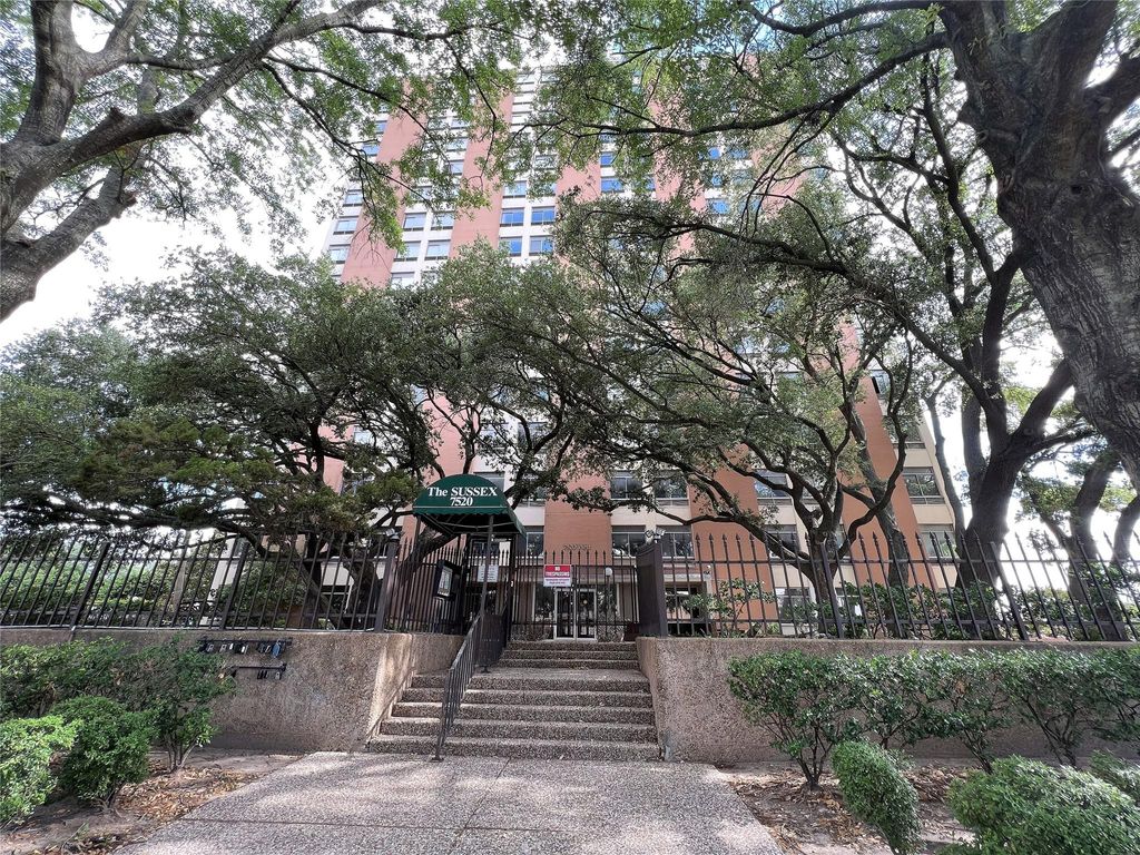 Photo of 7520 Hornwood Drive #602, Houston, TX 77036 (MLS # 83469570)