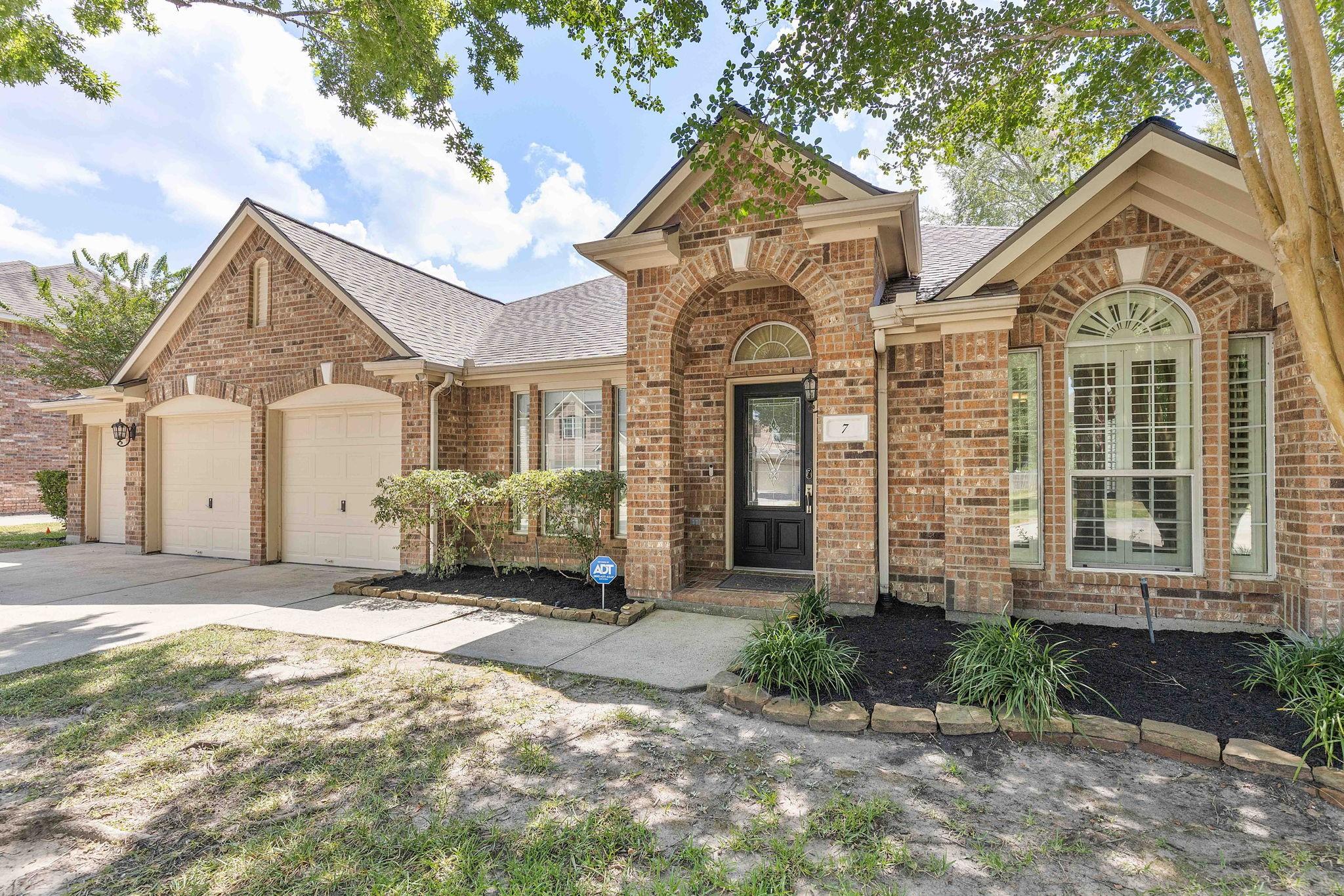7 Tartan Court