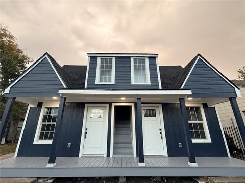 Photo of 5238 Pease St St #2, Houston, TX 77023 (MLS # 10131337)