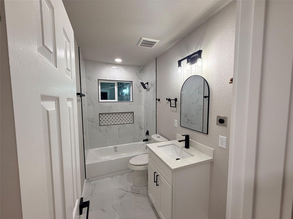 Photo of 5238 Pease St St #2, Houston, TX 77023 (MLS # 10131337)