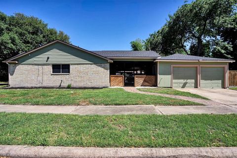 Photo of 9611 Huntington Hill Drive, Houston, TX 77099 (MLS # 85734658)