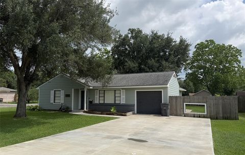 Photo of 3116 12th Street, Bay City, TX 77414 (MLS # 86511200)