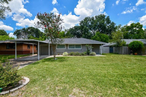 Photo of 9614 Larston Street, Houston, TX 77055 (MLS # 72710675)