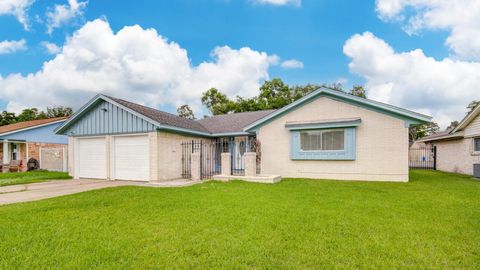 Homes For Sale - 14339 Foxford Way<br/> Houston, TX 77015
