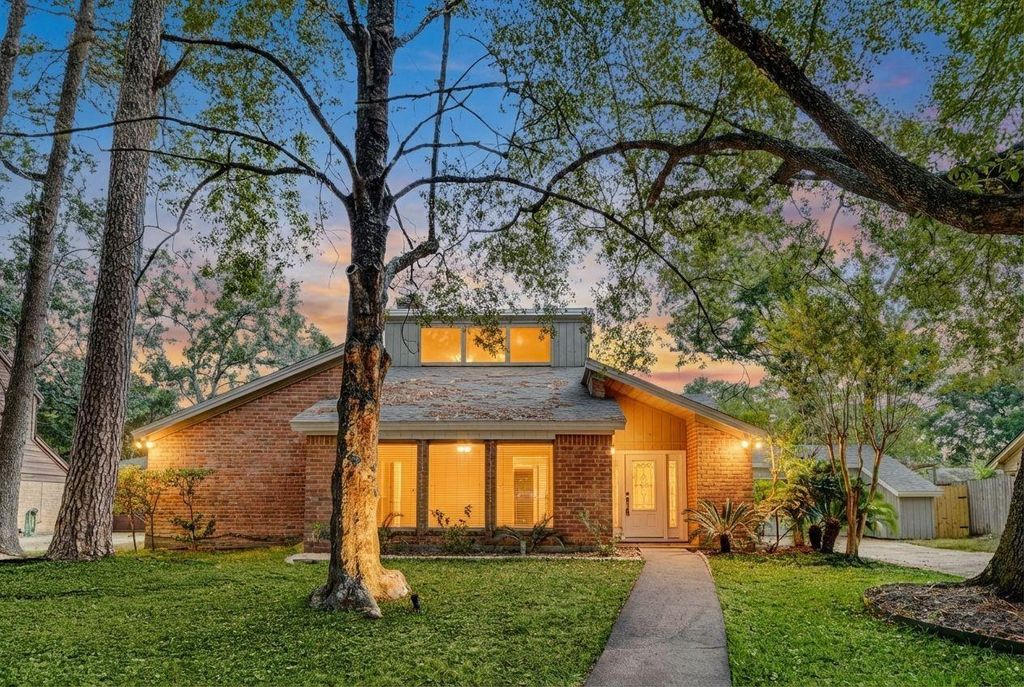 Photo of 3406 Forest Village Drive, Houston, TX 77339 (MLS # 18006200)