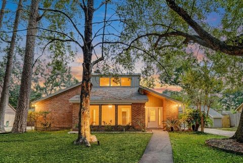 Photo of 3406 Forest Village Drive, Houston, TX 77339 (MLS # 18006200)