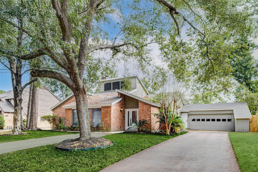 Photo of 3406 Forest Village Drive, Houston, TX 77339 (MLS # 18006200)