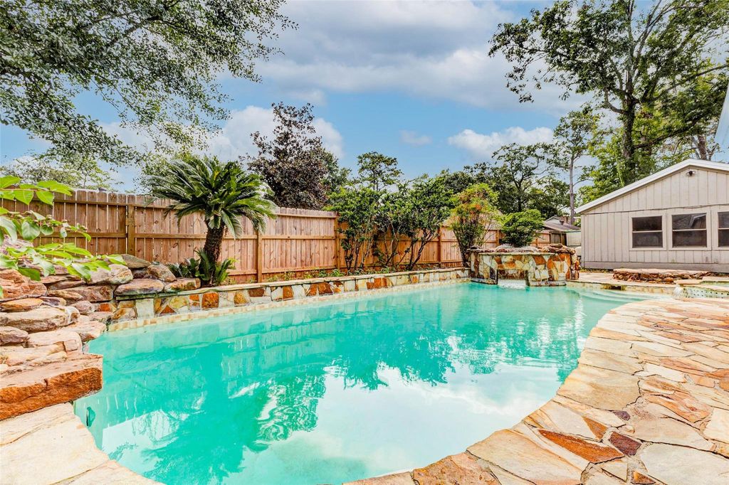 Photo of 3406 Forest Village Drive, Houston, TX 77339 (MLS # 18006200)