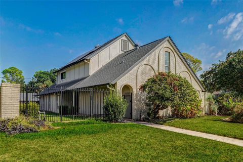 Photo of 10602 Riverview Drive, Houston, TX 77042 (MLS # 36168674)