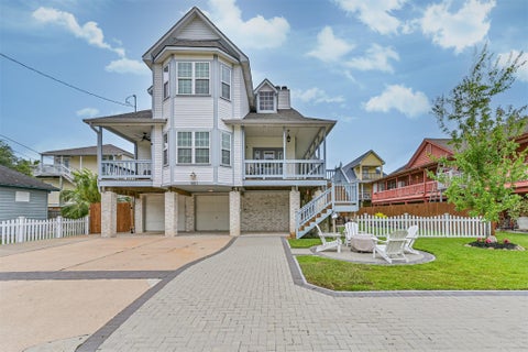 Photo of 920 Grove Road, Clear Lake Shores, TX 77565 (MLS # 15263184)
