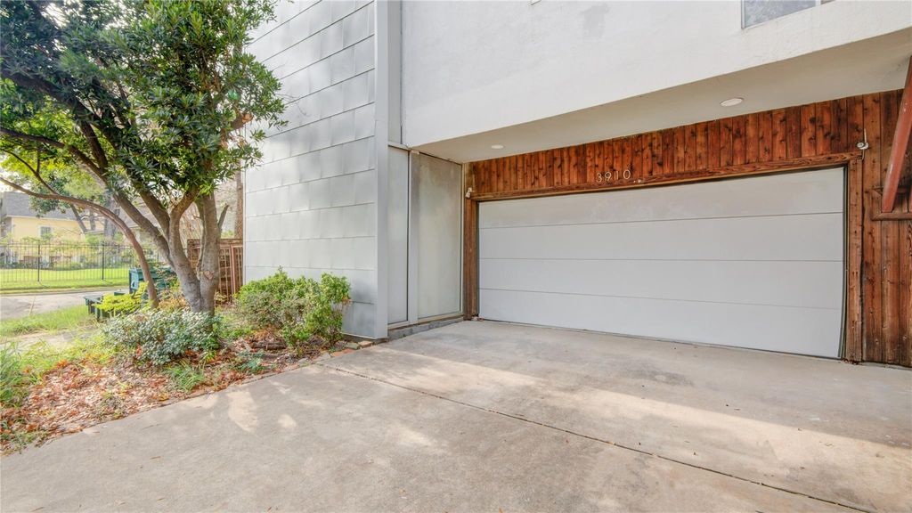 Photo of 3910 Austin Street, Houston, TX 77004 (MLS # 42379318)