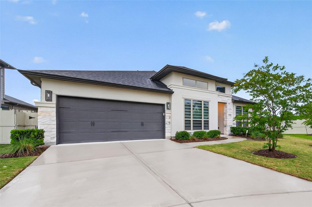 Photo of 10383 Bayou Oaks Drive, Conroe, TX 77385 (MLS # 3717206)