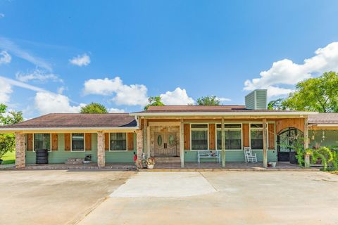 Photo of 2634 County Road 204, Brazoria, TX 77422 (MLS # 11845099)