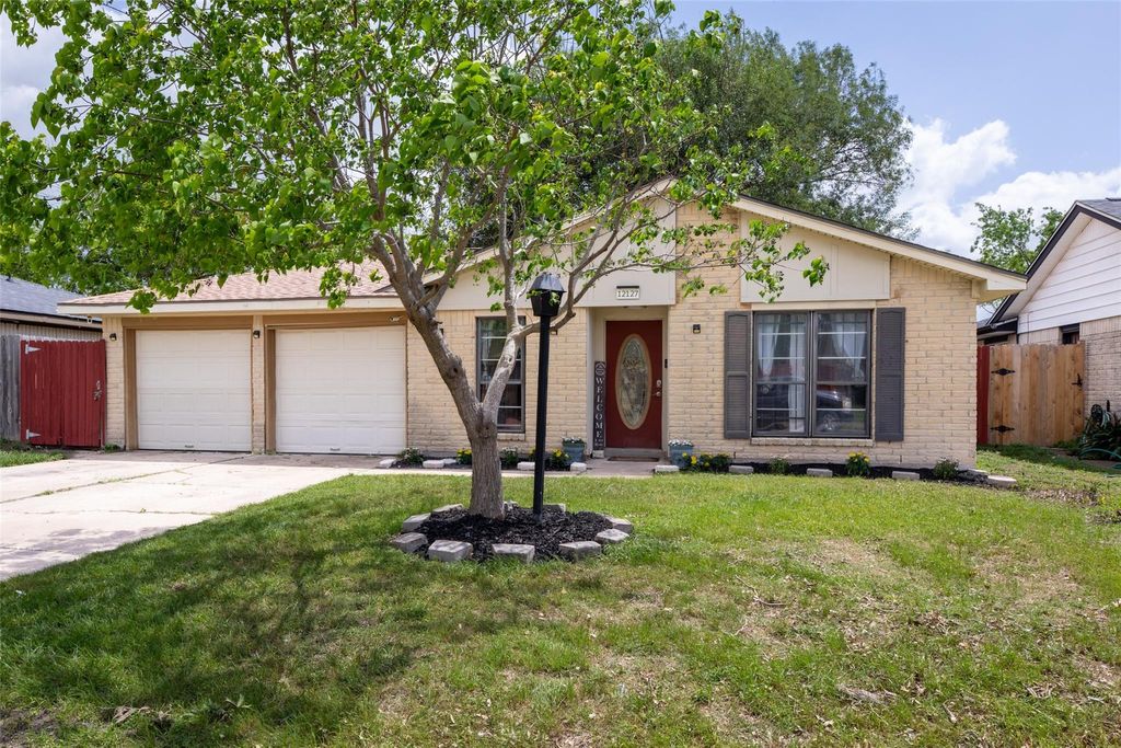 Photo of 12127 Glenhollow Drive, Houston, TX 77048 (MLS # 86875600)