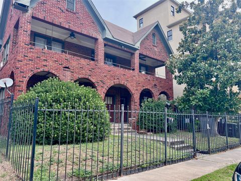 Photo of 320 W Polk Street #2, Houston, TX 77019 (MLS # 20655269)