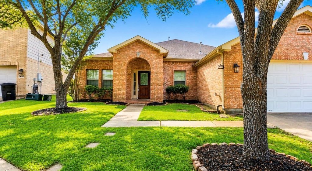 Photo of 16715 Bending Creek Lane, Friendswood, TX 77546 (MLS # 81358375)