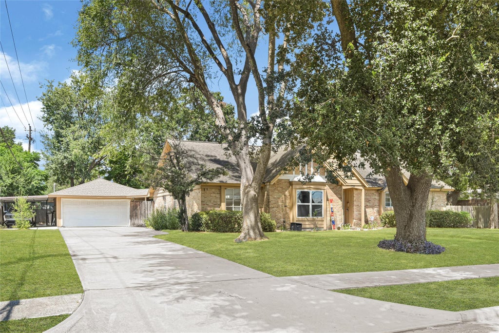 Photo of 7702 Dashwood Drive, Houston, TX 77036 (MLS # 87108230)