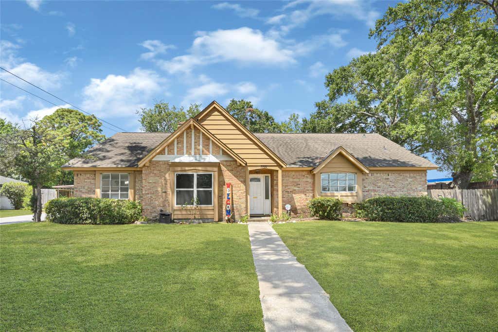Photo of 7702 Dashwood Drive, Houston, TX 77036 (MLS # 87108230)