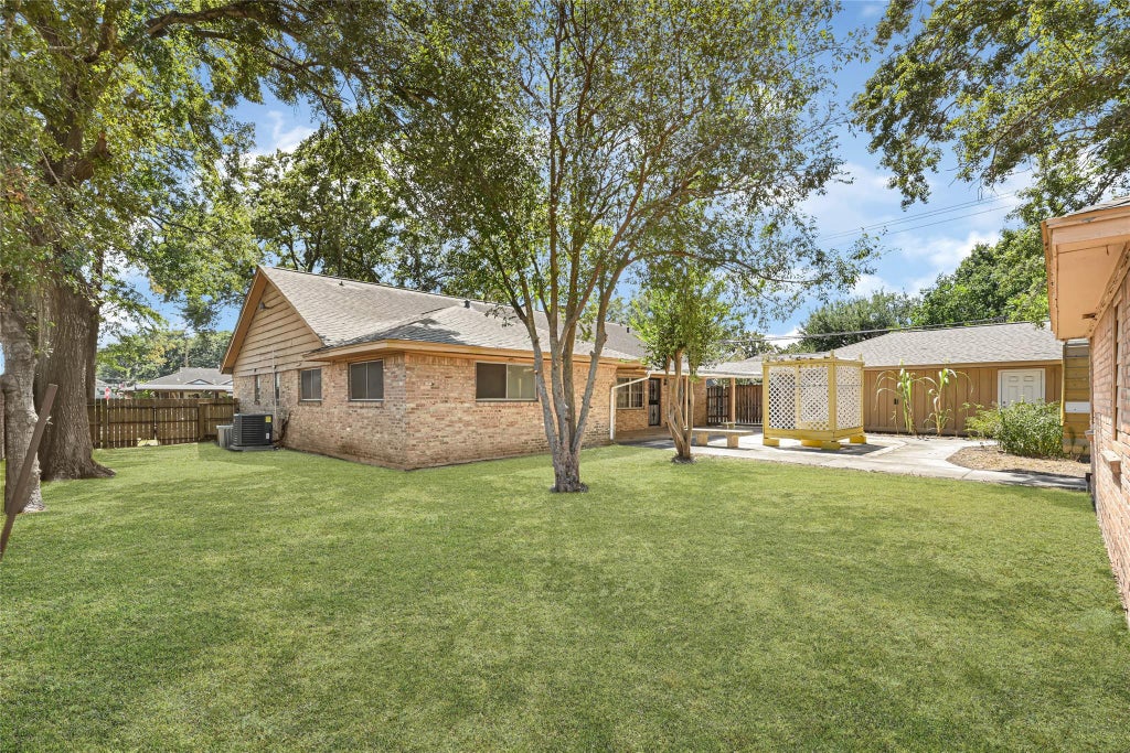 Photo of 7702 Dashwood Drive, Houston, TX 77036 (MLS # 87108230)