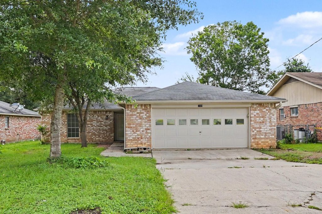 Photo of 1409 S 3rd Street, Conroe, TX 77301 (MLS # 24816615)