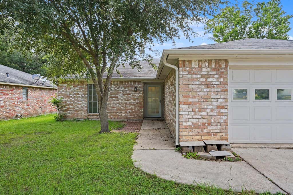 Photo of 1409 S 3rd Street, Conroe, TX 77301 (MLS # 24816615)