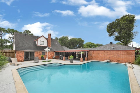 Photo of 215 Coronation Drive, Houston, TX 77034 (MLS # 88595072)
