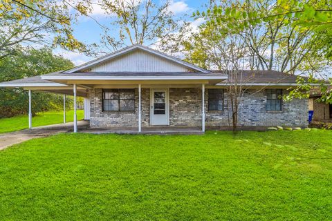 Photo of 107 Thomas Street, Crockett, TX 75835 (MLS # 80576531)