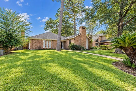Photo of 5895 Southern Hills Drive, Houston, TX 77069 (MLS # 72694715)