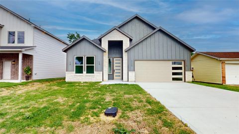 Photo of 1721 Valley View Drive, La Porte, TX 77571 (MLS # 85345105)