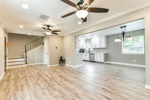 Photo of 207 Woodvale Drive, League City, TX 77573 (MLS # 65648082)