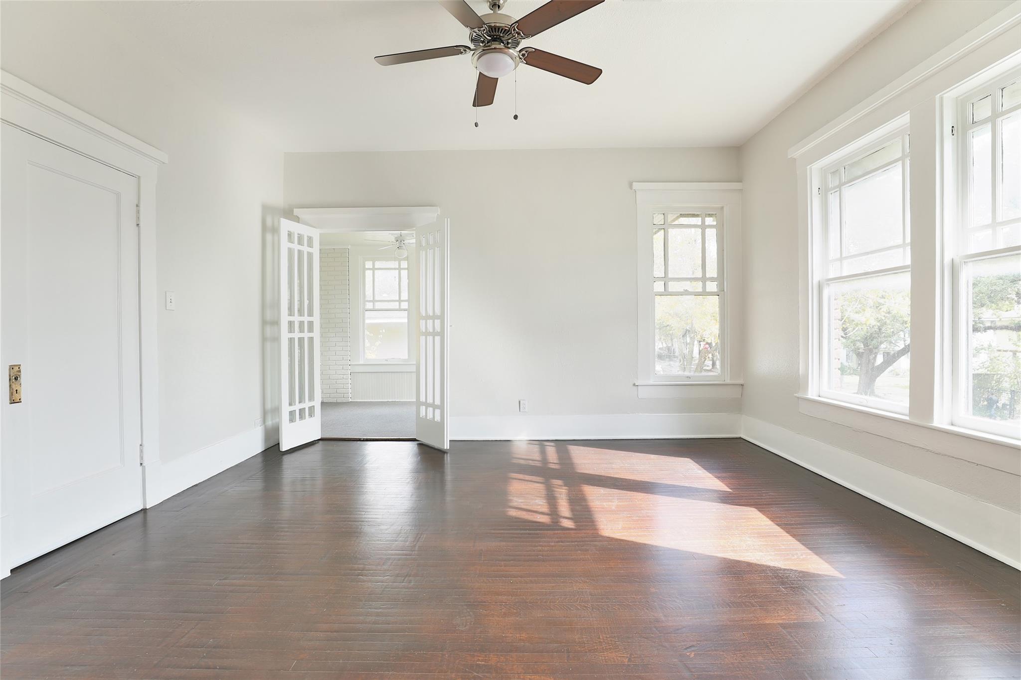 Houston, Texas, 77006, United States, 5 Bedrooms Bedrooms, ,4 BathroomsBathrooms,Residential,Active,2051995